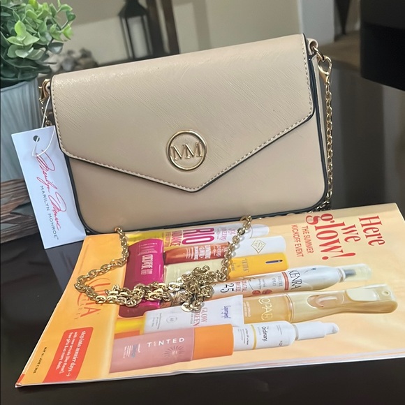 Marilyn Monroe Cream and Gold Crossbody Bag with Envelope Design - Picture 2 of 6